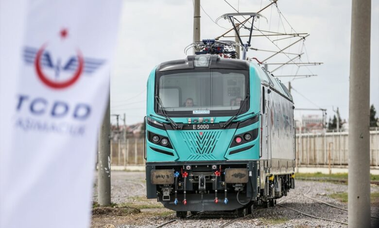 لکوموتیو برقی E5000